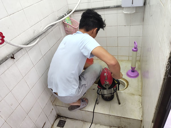 宣州肥皂掉到马桶里把马桶堵住了怎么办？马桶堵住了怎么办