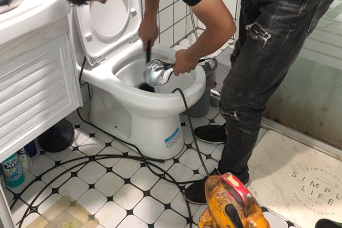 宣州马桶堵塞自己疏通还是找师傅?专业上门服务让你省时更省心